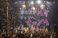 銀テープが舞うZepp Shinjuku（TOKYO）。