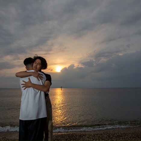 ラッキーセベン「抱きしめたい」配信ジャケット