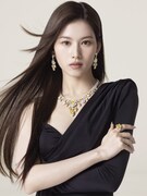 グラフのイエローダイヤモンド ハイジュエリーコレクションを着用したサナ（TWICE）。