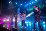原因は自分にある。結成4周年の夜に伝えた「愛してるぜ、観測者！」“特別な7月7日”に輝いた温かな涙