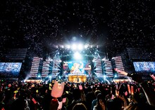 「めいちゃんライブツアー『どんちゃん騒ぎ』」ぴあアリーナMM初日公演の様子。