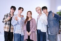 左からTHE 8、HOSHI、星ひとみ、DINO、DK。(c)フジテレビ