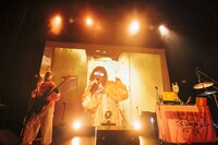 「カメレオン・ライム・ウーピーパイ 1ST ONE-MAN LIVE “Orange”」東京公演の様子。（撮影：横山マサト）