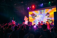 「カメレオン・ライム・ウーピーパイ 1ST ONE-MAN LIVE “Orange”」東京公演の様子。（撮影：横山マサト）