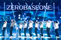 「New Kidz on the Block」パフォーマンス中の様子。(c)WAKEONE