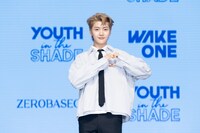 笑顔を絶やさないソク・メテュー。(c)WAKEONE