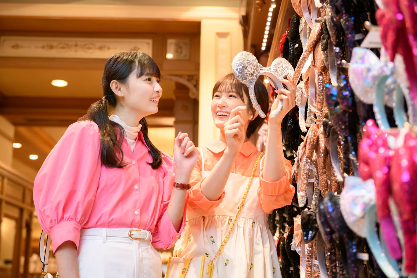 「ディズニー★JCBカード」新CMより。(c)Disney