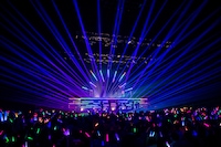 レーザーが飛び交うTOKYO DOME CITY HALL。