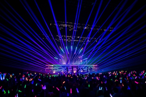 レーザーが飛び交うTOKYO DOME CITY HALL。