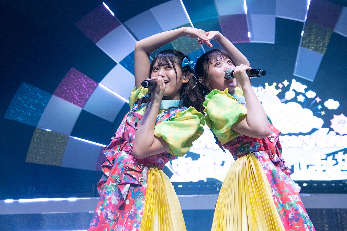 原田珠々華（左）と山崎夏菜（右）。