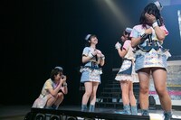 涙を流す予科生。