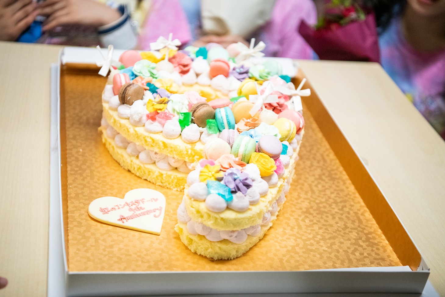 虹コン9周年を祝うケーキ。