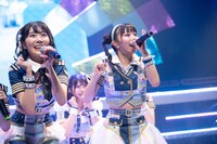 鶴見萌（左）と澤村光彩（右）。