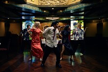 Sano ibuki「下戸苦情」ミュージックビデオより。