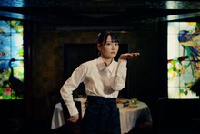 Sano ibuki「下戸苦情」ミュージックビデオより。