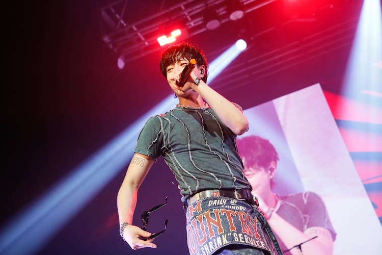 WOODZが初の日本単独公演を開催、ファンと交わした「健康」「幸せ 