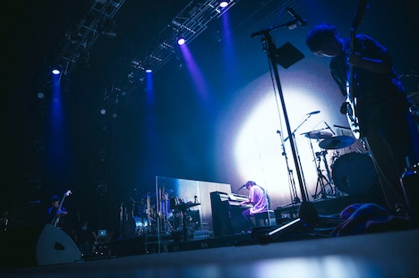 RADWIMPS「BACK TO THE LIVE HOUSE TOUR 2023」東京・Zepp Haneda公演の様子。(Photo by Takeshi Yao)