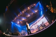 RADWIMPS「BACK TO THE LIVE HOUSE TOUR 2023」東京・Zepp Haneda公演の様子。(Photo by Takeshi Yao)