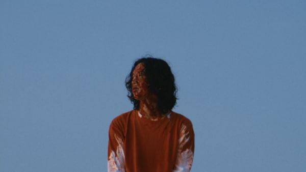 キタニタツヤ「青のすみか」ミュージックビデオのサムネイル。