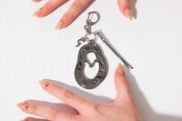 Reol「切っ先」Legit盤付属のメタルチャーム「Edge Metal Charm」