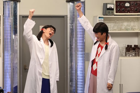 左から柴田英嗣（アンタッチャブル）、劇団ひとり。 (c)フジテレビ