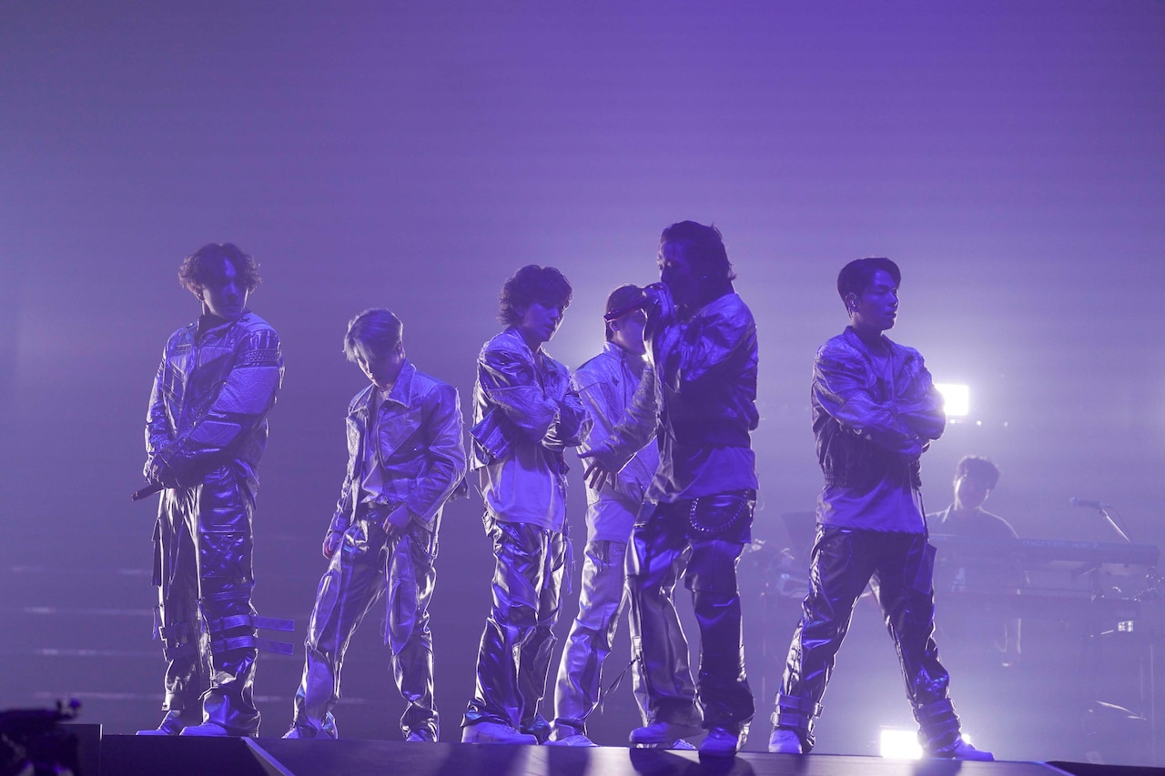 iKON（撮影：上飯坂一） - 「好きだよジナン」「永遠にジナン