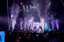 「2023 iKON WORLD TOUR [TAKE OFF]」大阪公演の様子。（撮影：上飯坂一）