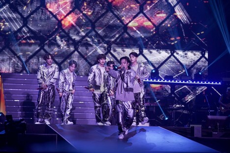 iKON（撮影：上飯坂一）