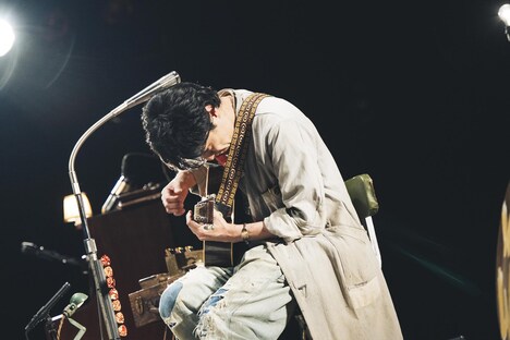 森山直太朗「素晴らしい世界＜前篇＞」より。（撮影：ただ（ゆかい））