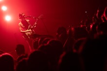 塩塚モエカ（Vo, G）