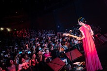 塩塚モエカ（Vo, G）