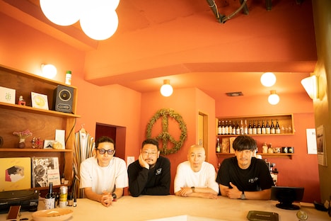 the band apart。右端が荒井岳史（Vo, G）。