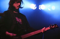 中尾憲太郎（B）（撮影：中野敬久）