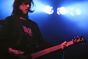 中尾憲太郎(B)(撮影:中野敬久)