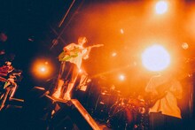 なち（Vo, G / サバシスター）（撮影：稲垣ルリコ）