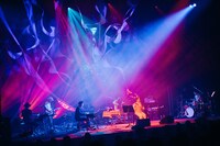 「安藤裕子 -20th anniversary- 我々色ノ街」の様子。（photo by Kana Tarumi）