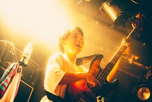 佐々木直人（B, Vo）（撮影：稲垣ルリコ）