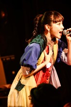 月ノウサギ（GANG PARADE）（撮影：渡邉一生）