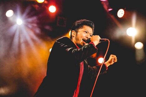 上中丈弥(Vo / THE イナズマ戦隊)(撮影:渡邉一生)