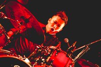 久保裕行（Dr / THE イナズマ戦隊）（撮影：渡邉一生）