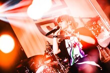 YOSUKE（Vo）（撮影：イノコシゼンタ）