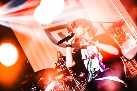 YOSUKE（Vo）（撮影：イノコシゼンタ）