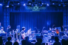 「蓮沼執太フィル Live at Blue Note Tokyo」1部の様子。（撮影：後藤武浩）