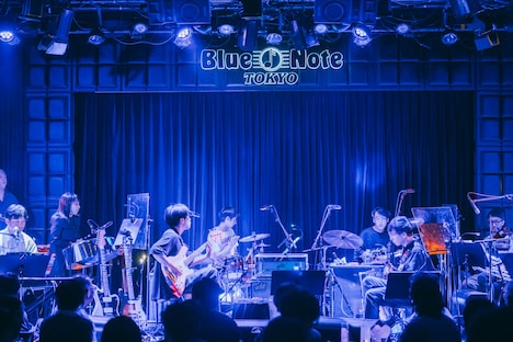 「蓮沼執太フィル Live at Blue Note Tokyo」1部の様子。（撮影：後藤武浩）