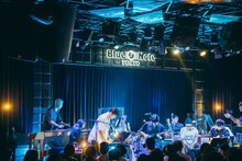 「蓮沼執太フィル Live at Blue Note Tokyo」1部の様子。（撮影：後藤武浩）