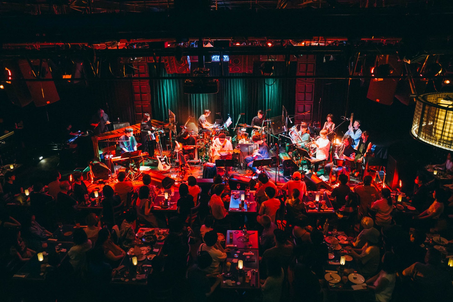 「蓮沼執太フィル Live at Blue Note Tokyo」2部の様子。（撮影：後藤武浩）