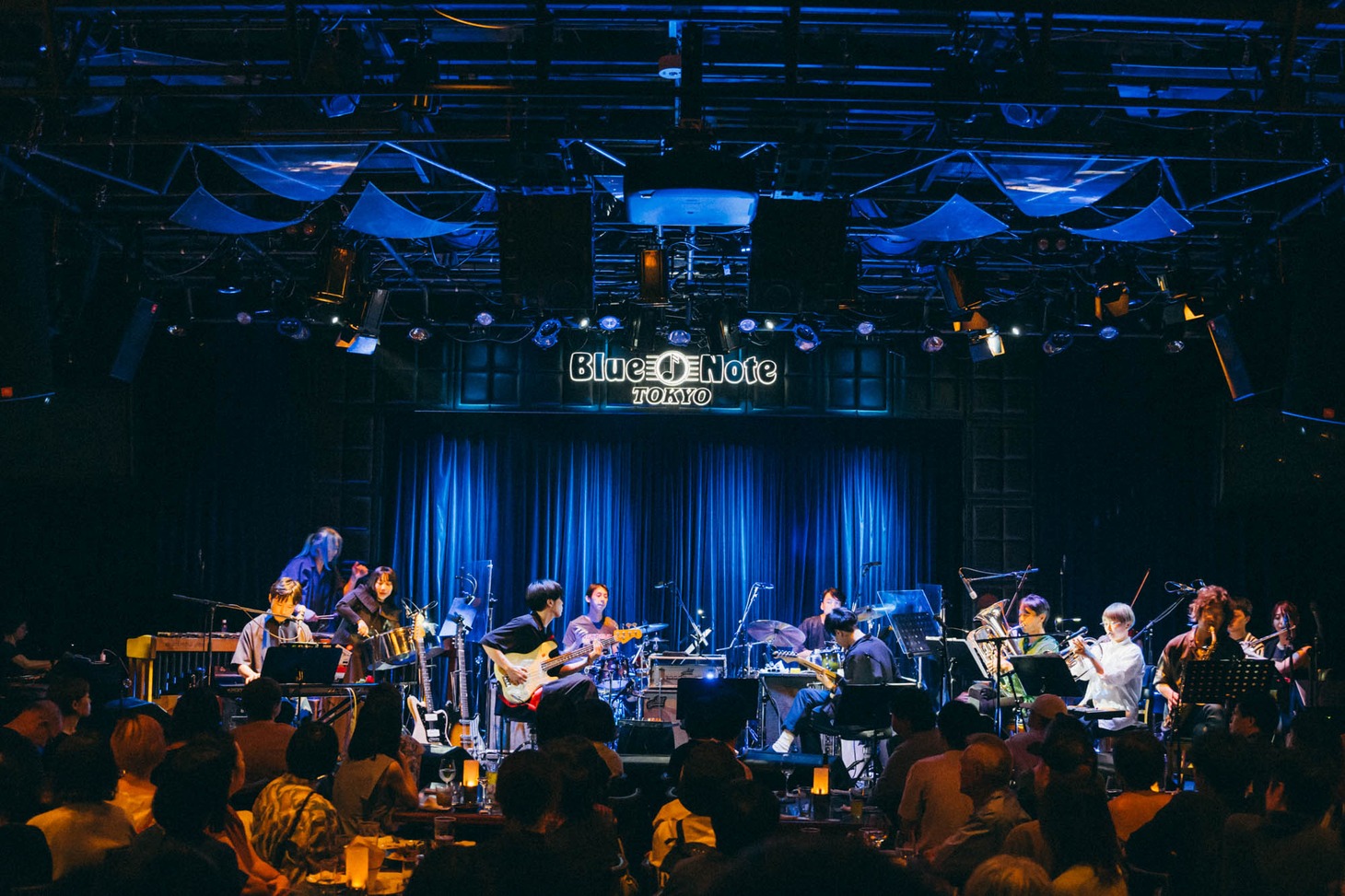 「蓮沼執太フィル Live at Blue Note Tokyo」2部の様子。（撮影：後藤武浩）