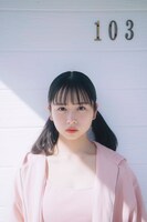 上村ひなの（日向坂46）写真集「そのままで」より。（撮影：藤原宏）
