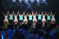 観客に挨拶するGran☆CielとCielバンド。（撮影：林晋介）