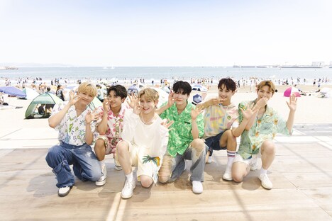 DXTEEN (c)LAPONE Entertainment